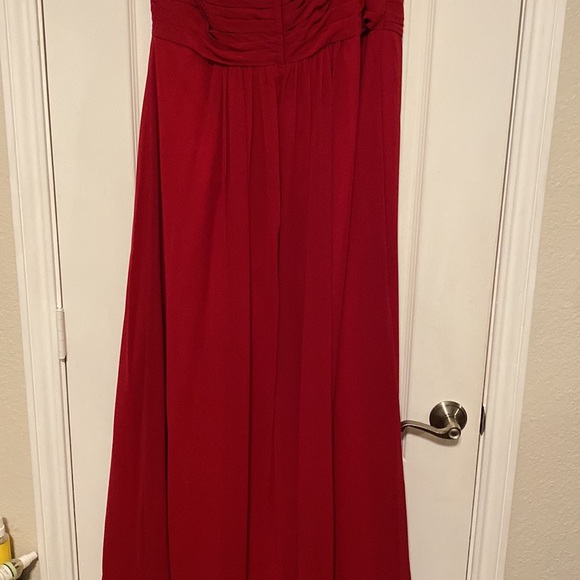 WINE STRAPLESS BRIDESMAID DRESS - Picture 8 of 15